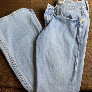 Vintage juniors size 5 Levi’s Strauss & co girl light wash low slim flare jeans